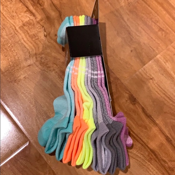 Pack of 6 pairs Under Armour Women socks - Picture 2 of 3